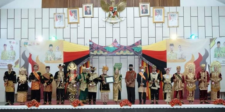 Parade Baju Adat Tradisional Nagari Dekranasda Solok Selatan Sukses