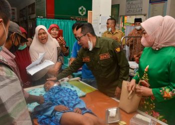 Bupati Eka Putra Hadiri Khitanan Massal Bakanti Lintau IX Koto