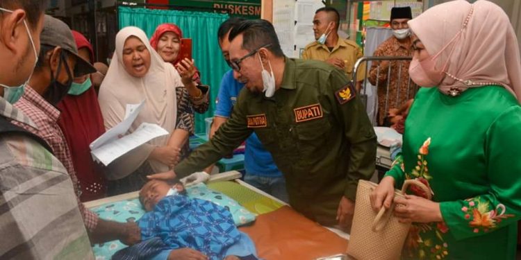 Bupati Eka Putra Hadiri Khitanan Massal Bakanti Lintau IX Koto