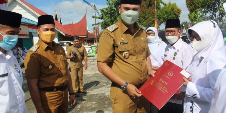 Bupati Sijunjung Benny Dwifa Jadi Inspektur Upacara HAB Ke- 76