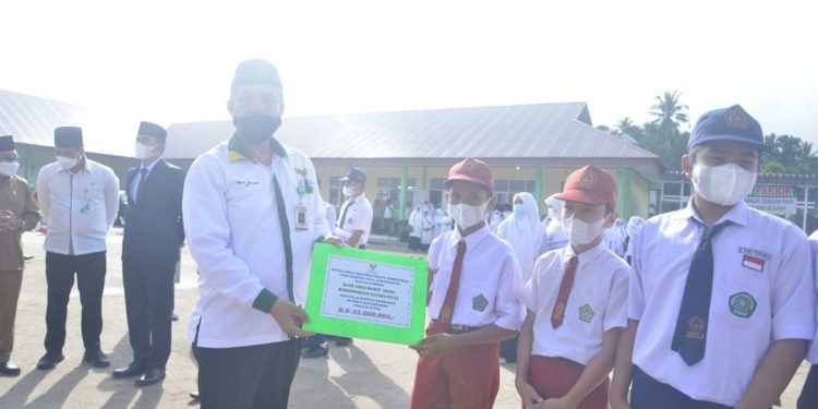 Keren, BAZNAS Sawahlunto Bantu 50 Pelajar Madrasah dari Keluarga Kurang Mampu