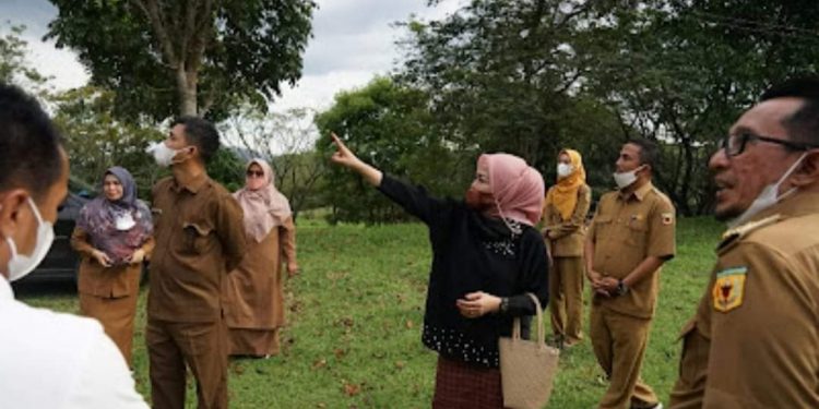 Awal Tahun 2022, Bupati Eka Putra Kunjungi OPD Beri Motivasi
