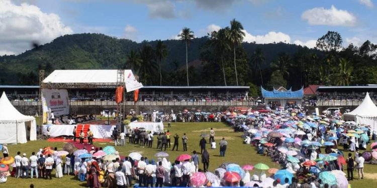Ribuan Jamaah Hadiri Tausiah Ustadz Das’ád Latif di GOR Rimbo Tangah
