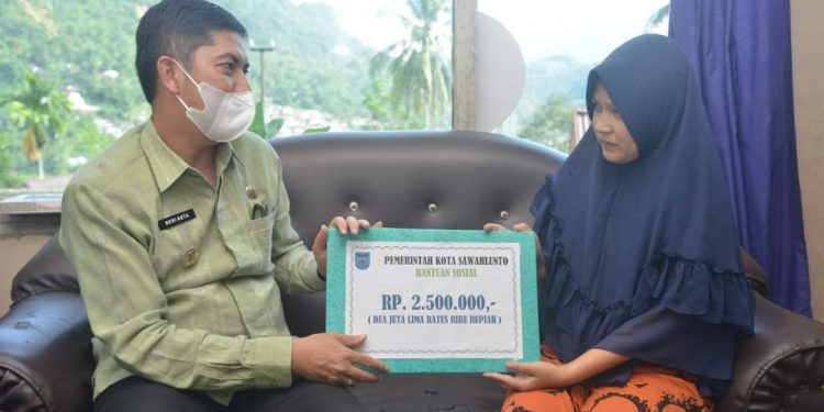 Pemko Sawahlunto Bantu Warga Biaya Berobat di Padang dan Jakarta