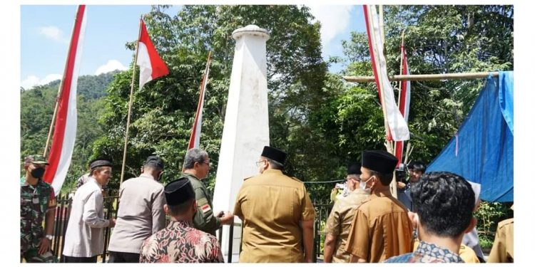 Masyarakat Sitapuang Gadang Goro Bangun Replika Kantor Bupati Pertama Tanah Datar
