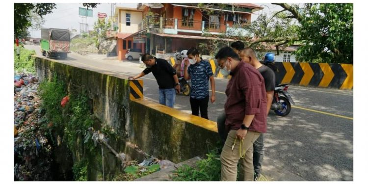 Richi Aprian Himbau Masyarakat Tidak Buang Sampah di Sungai