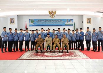 Serahkan 55 SK Pengangkatan PNS, Fadly Amran Minta Bekerja Baik dan Profesional