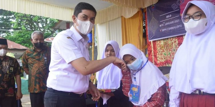 Deri Asta Apresiasi SMP Negeri 2 Sawahlunto Gelar Lomba Tahfidz dan Mapel Tingkat SD