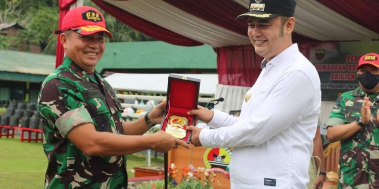 Bupati Sijunjung Benny Dwifa Yuswir Sambut Kedatangan Danrem 032/Wirabraja