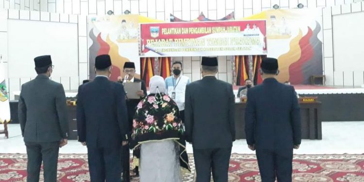 Lantik Lima Pejabat, Khairunas Minta Bekerja Sungguh- Sungguh