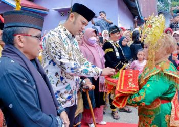 Bupati Sijunjung Hadiri Penobatan Soko di Tigo Korong dan Tigo Suku