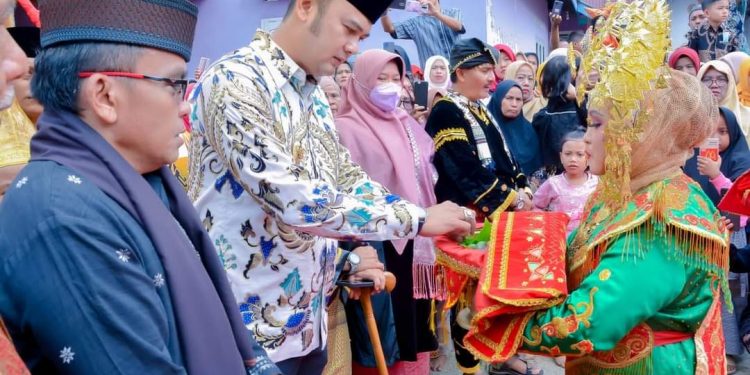 Bupati Sijunjung Hadiri Penobatan Soko di Tigo Korong dan Tigo Suku