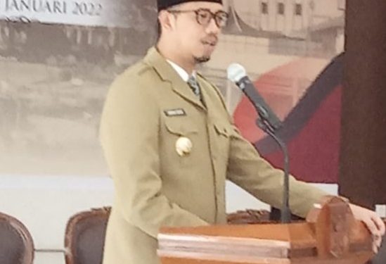 Lantik 14 Pejabat, Erman Syafar Minta Ciptakan Aura Positif Ditengah Masyarakat