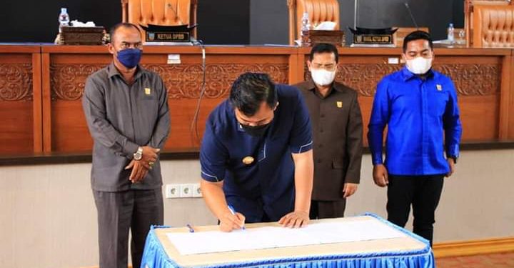 Bupati Sampaikan Pendapat Akhir Terhadap Dua Ranperda Kabupaten Dharmasraya