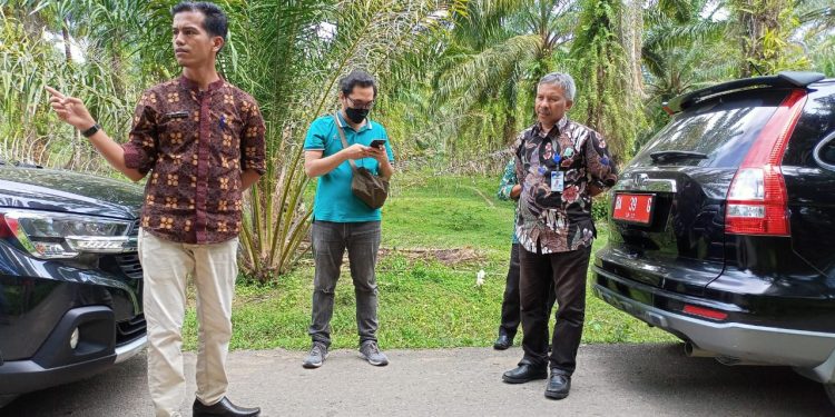 Dinas Kominfo Tinjau Lokasi Sinyal Lemah Kabupaten Pesisir Selatan