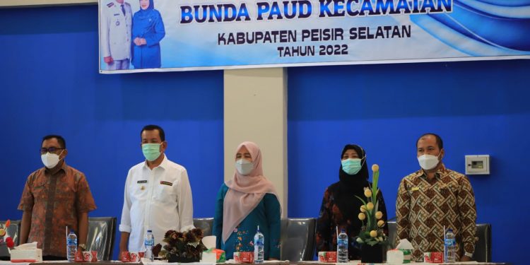 Bupati Rusma Yul Anwar Kukuhkan Bunda Paud Se-Kabupaten Pesisir Selatan
