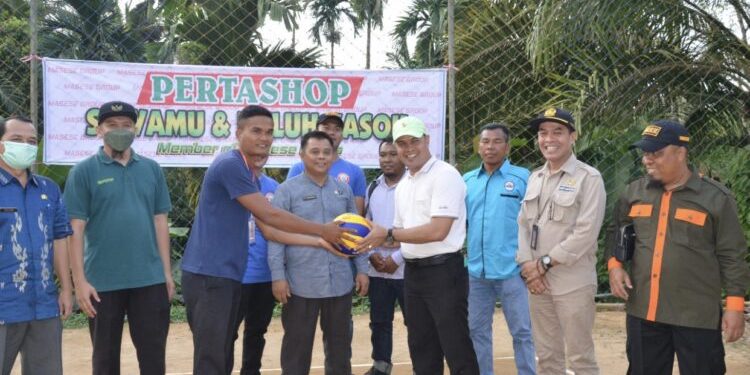 Buka Turnamen Volly Ball Cup I Nagari Bulu Kasok, Wabup Iraddatillah: Bangga Generasi Muda Semangat dan Cinta Olahraga