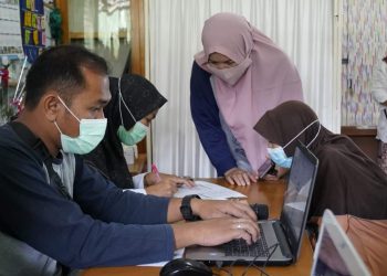 Perdana, Vaksinasi Anak Digelar di SDN 01 Gumala