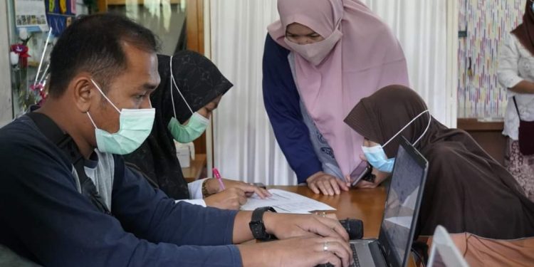 Perdana, Vaksinasi Anak Digelar di SDN 01 Gumala