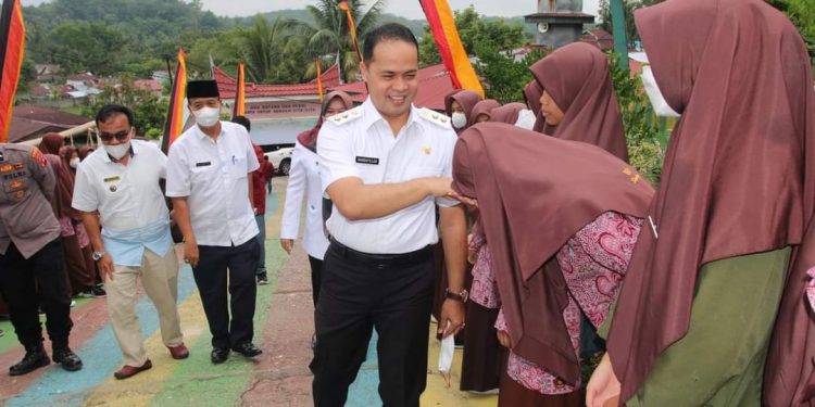 Milad MAN 1 Sijunjung ke-57, Wabup Sijunjung Iraddatillah Ajak Siswa Berani Tampilkan Bakat, Minat dan Keahlian