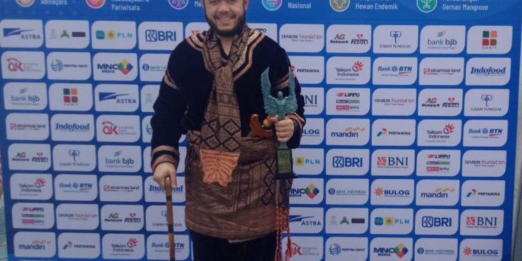 Diserahkan Presiden RI, Wali Kota Padang Panjang Fadly Amran Terima Anugerah Kebudayaan PWI Pusat