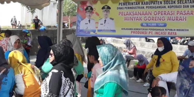Harga Minyak Goreng Tinggi, Pemkab Solok Selatan Gelar Operasi Pasar
