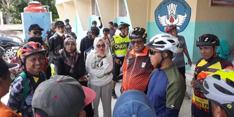 Gowes, Bupati dan Wakil Bupati Lihat Kondisi Jalan Simpang Kampuang Dalam – Tanggo Aka