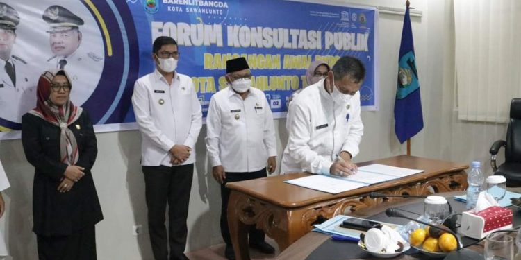 Wali Kota Sawahlunto Deri Asta Pimpin Forum Konsultasi Publik