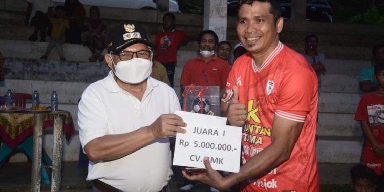 Wakil Wali Kota Sawahlunto Zohirin Sayuti Tutup Turnamen Sepak Bola Usia 40 tahun