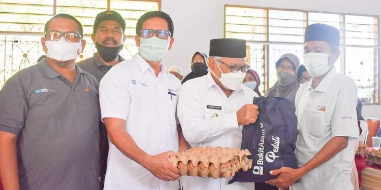 PTBA Salurkan Sembako 800 Paket untuk Masyarakat Pra-Sejahtera di Sawahlunto