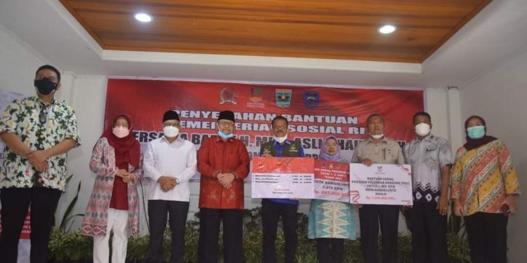 Kemensos Salurkan ATENSI Kepada 50 Penerima di Sawahlunto