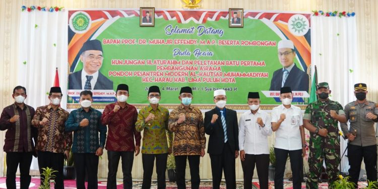 Kunjungi Pesantren Al- Kautsar Sarilamak, Menteri Muhadjir Ajak Terapkan Rumus 5 C