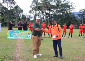 Legislator Edward DF Dukung Pertandingan Sepak Bola Porsel Cup 1 Tahun 2022 Di Lareh Nan Panjang