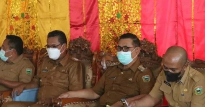 Masyarakat Nagari Gantung Ciri Minta Eskavator Pada Bupati Solok Epyardi Asda