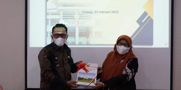 Pemkab Tanah Datar, Kabupaten Pertama Serahkan LKPD di BPK RI