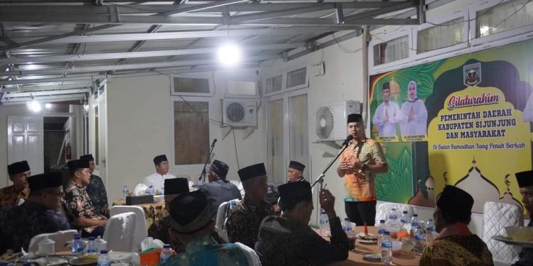 Wakil Bupati Sijunjung Iraddatillah Berbuka Puasa Bersama Ninik Mamak