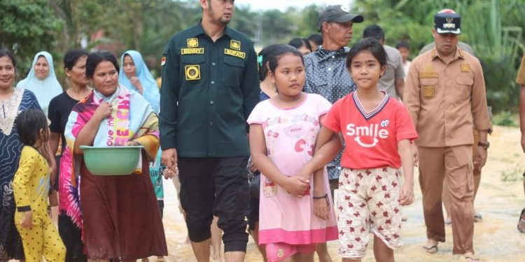 Bupati dan Wabup Sijunjung Kunjungi Lokasi Banjir
