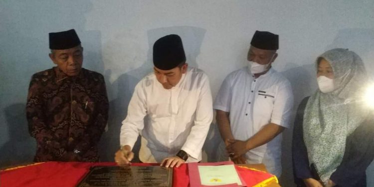 Wali Kota Sawahlunto Deri Asta Hadiri Penyerahan Sertifikat Tanah untuk Bangun Mushala