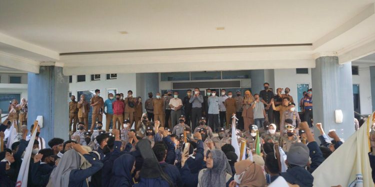 Aksi Damai Mahasiswa PPNP, Ketua DPRD Lima Puluh Kota Akan Teruskan Tuntutan Kepada Pusat