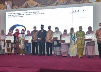 Keren, Srikandi Kota Sawahlunto Jusnita terpilih Sebagai Perempuan Berjasa dan Berprestasi Se Kabupaten /Kota Se Indonesia