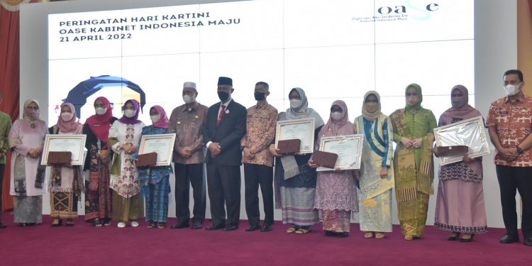 Keren, Srikandi Kota Sawahlunto Jusnita terpilih Sebagai Perempuan Berjasa dan Berprestasi Se Kabupaten /Kota Se Indonesia