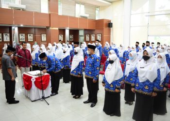 Pemko Bukittinggi Serahkan 73 SK CPNS Formasi 2021