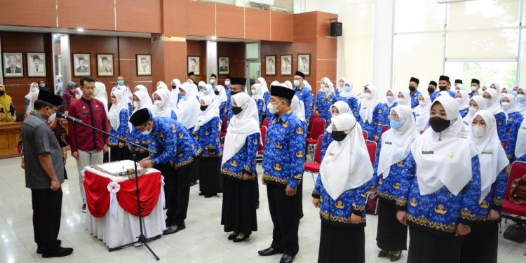 Pemko Bukittinggi Serahkan 73 SK CPNS Formasi 2021