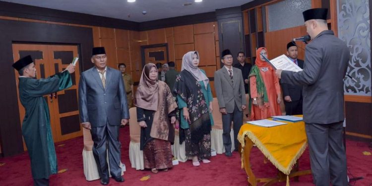 Bupati Benny Dwifa Yuswir Lantik 6 Pejabat Administrator dan Fungsional