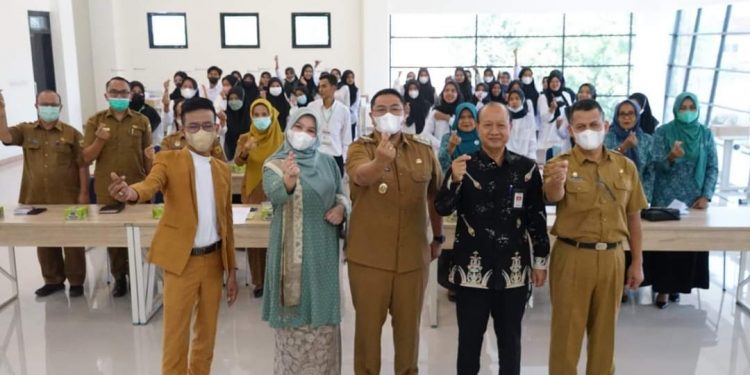 Wabup Tanah Datar Richi Aprian Buka Diklat 3 in 1 Operator Junior Custom Made Wanita Angkatan III