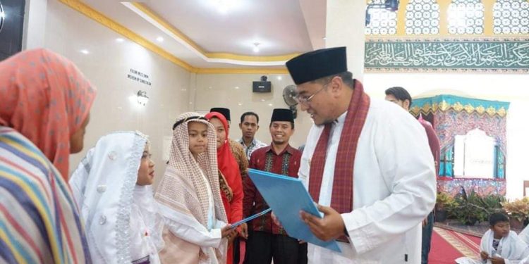 Wabup Tanah Datar Richi Aprian Ajak Peserta dan Ortu Terus Baca Al-Qur’an