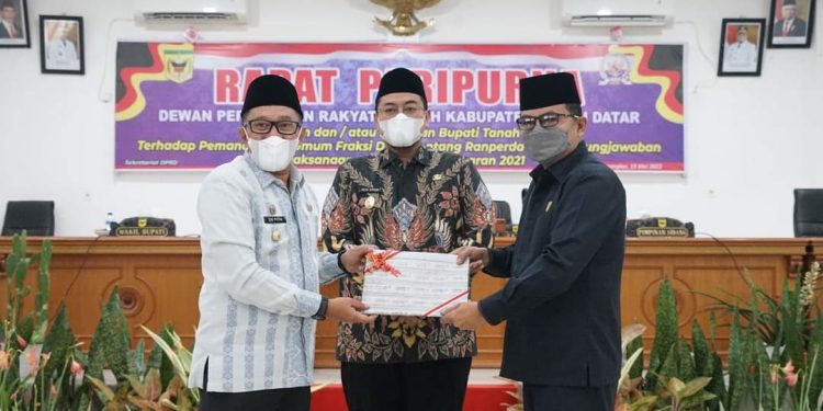 Bupati Tanah Datar Eka Putra Sampaikan Jawaban atas Pemandangan Fraksi DPRD