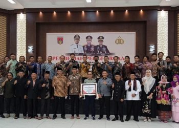 Wali Kota Erman Safar dan Elemen Masyarakat Beri Penghargaan Kepada Kapolres Bukittinggi