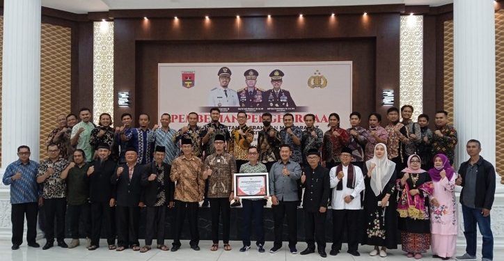 Wali Kota Erman Safar dan Elemen Masyarakat Beri Penghargaan Kepada Kapolres Bukittinggi