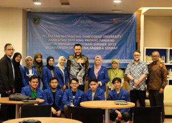 Wali Kota Fadly Amran Lepas 11 Mahasiswa Padang Panjang ke Amerika